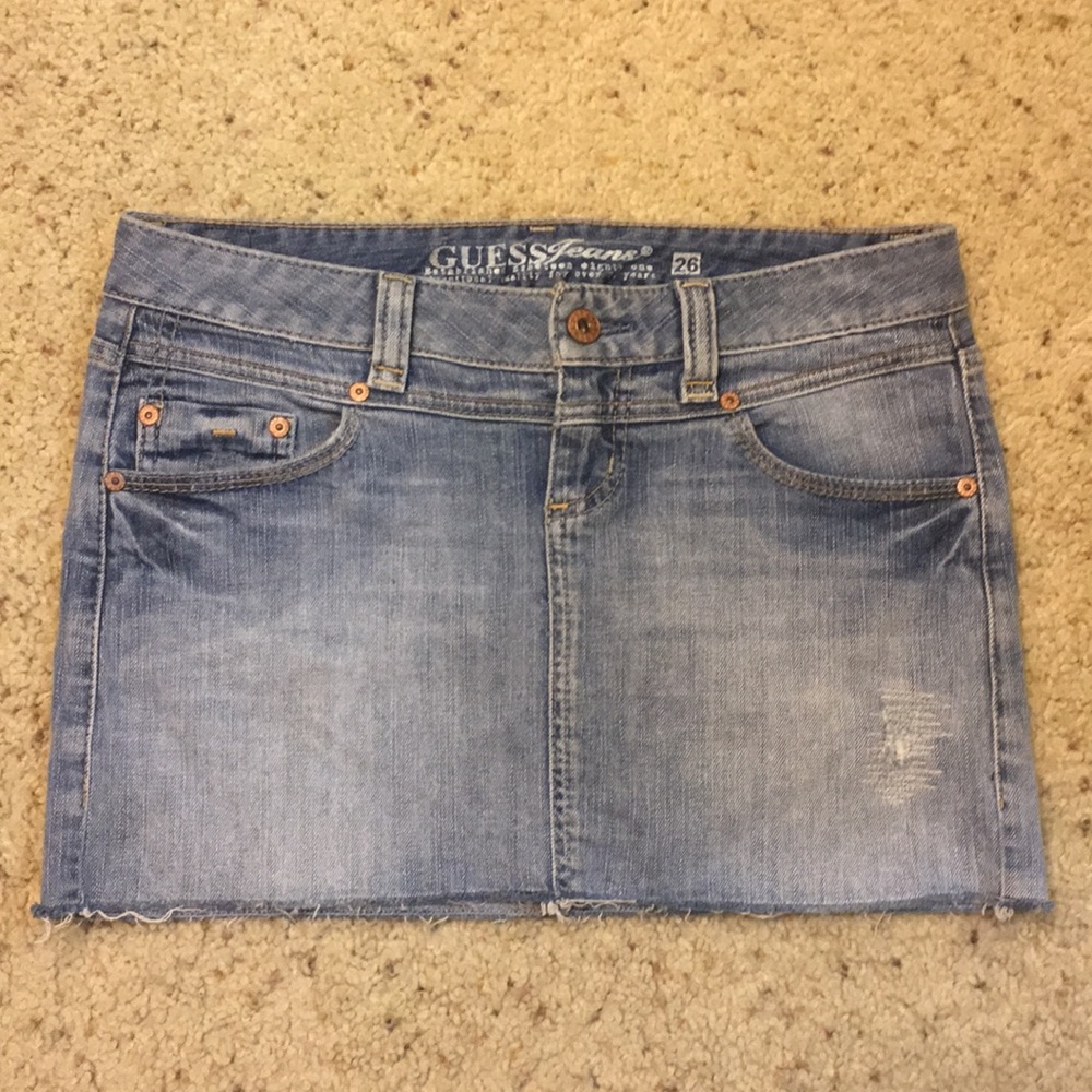 💙Like new Jean skirt by Guess💙 - Picture 4 of 8
